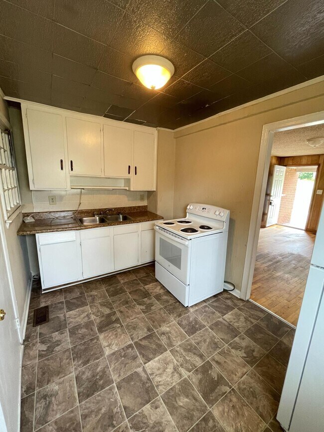 Foto del edificio - 3137 Lake Forest Dr