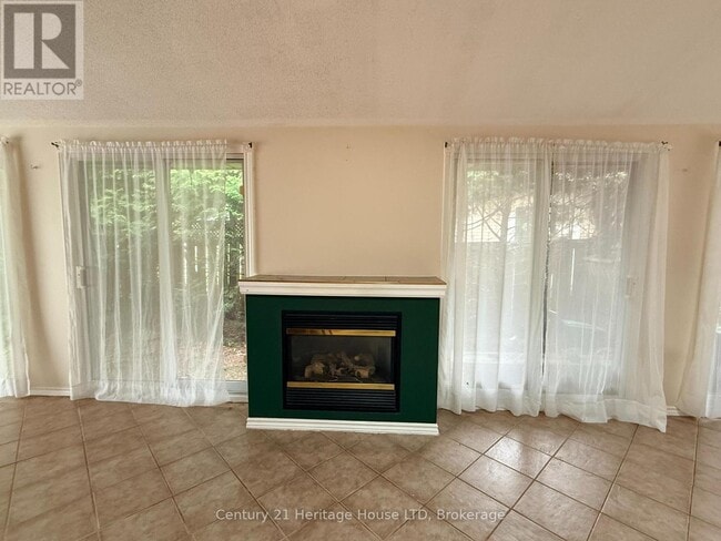 Building Photo - 7643 Cavendish Dr