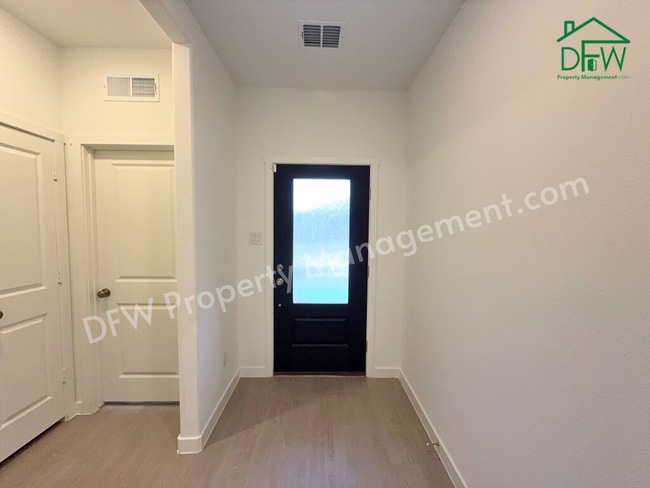 Foto del edificio - Spacious 4-Bedroom Home with Study & Large Backyard in Princeton, TX!