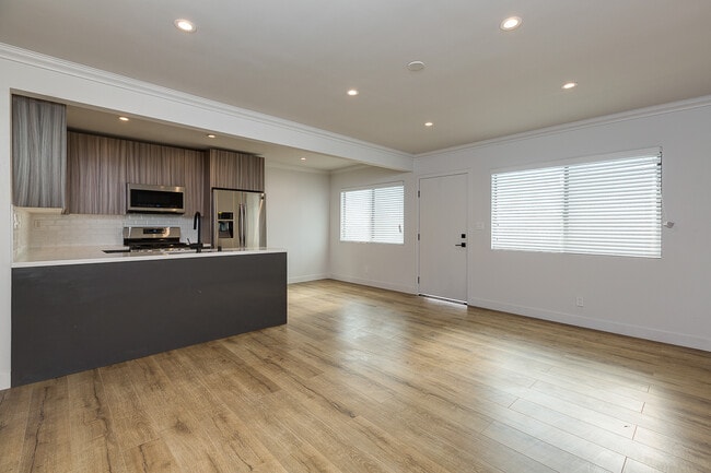 Building Photo - 4865 St Elmo Dr