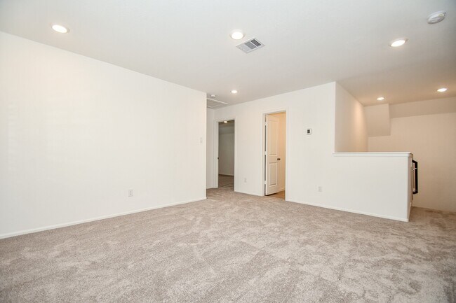 Foto del edificio - 5240 Pine Pass Dr