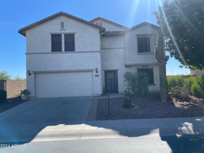 Building Photo - 2741 N Hawthorn Dr