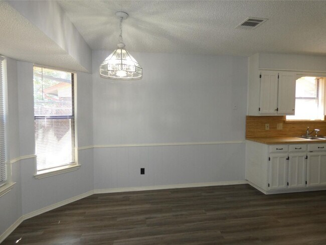 Building Photo - 7528 Maple Hill Rd
