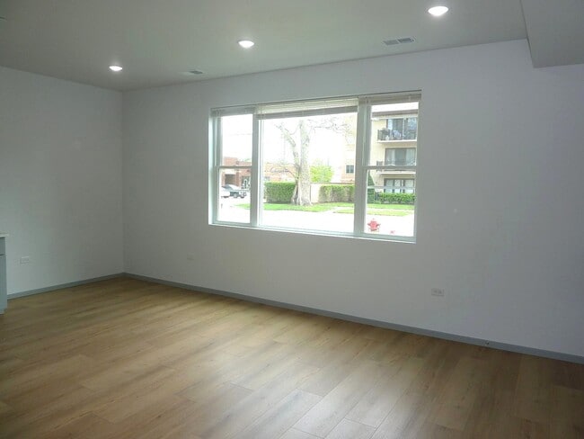Building Photo - 9522 S 53rd Ave