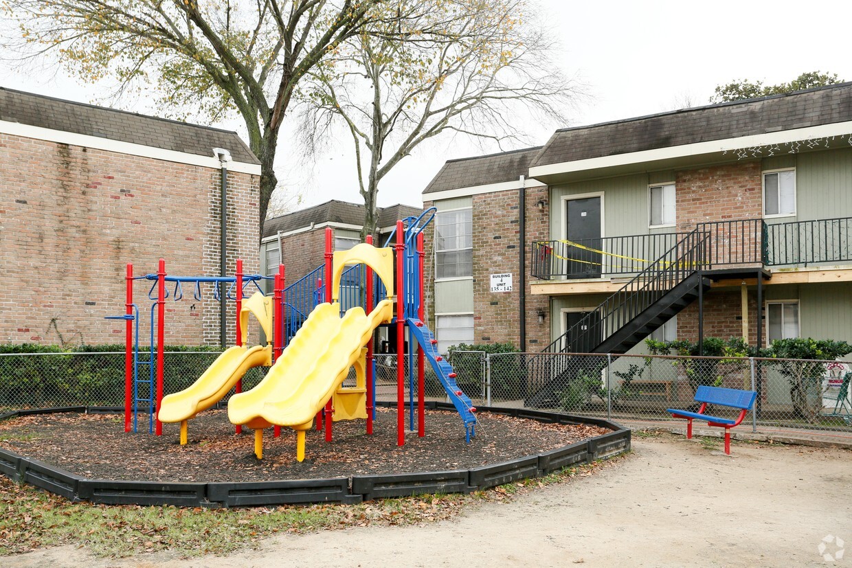 Building Photo - Gatehouse Apartments