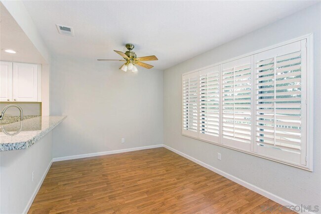 Foto del edificio - 891 Buttercup Rd