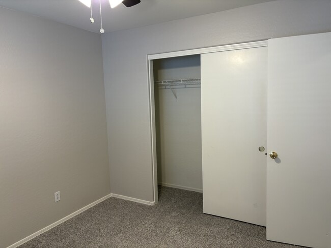 Building Photo - 8605 W Jocelyn Terrace