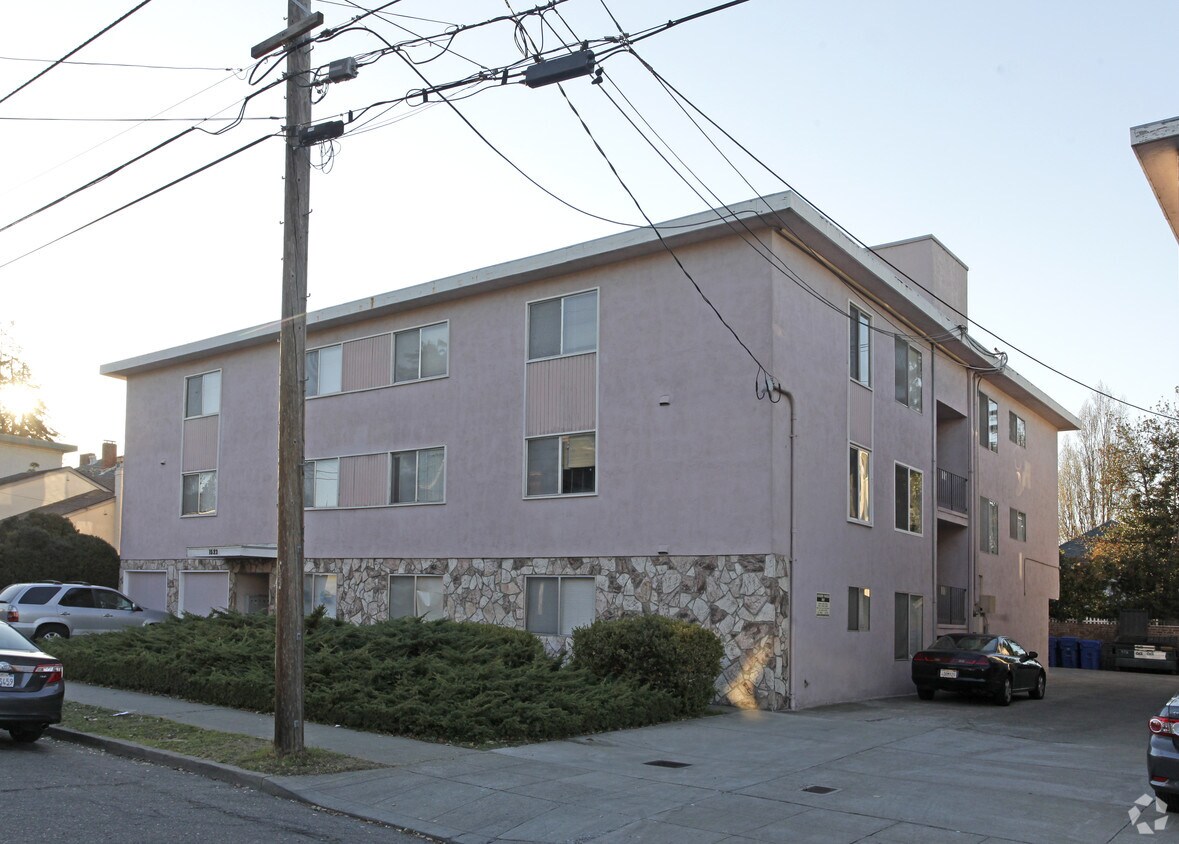 Primary Photo - 1523 Schiller St