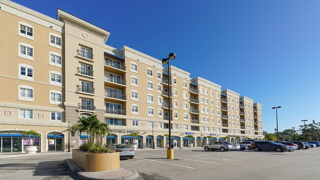 Building Photo - ANNUAL UNFURNISHED  2/2 downtown Sarasota ...