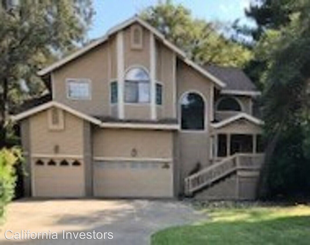 Primary Photo - 8476 Whispering Oak Ln