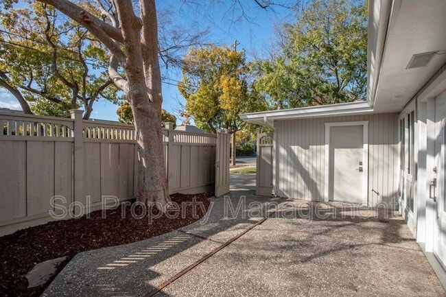 Building Photo - 116 Camellia Terrace