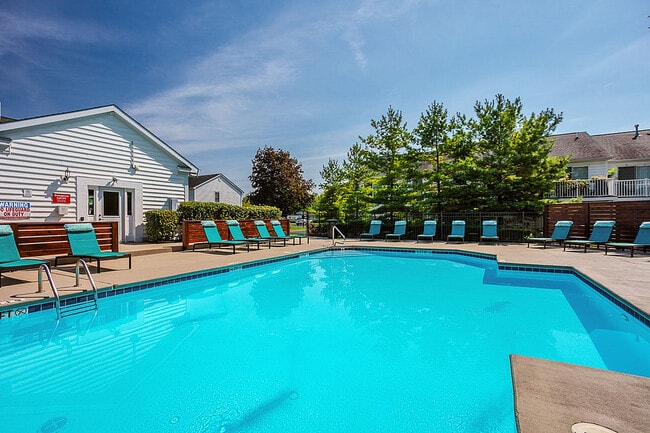 Resort-Style Swimming Pool at Alkire Glen in Columbus, Ohio - Alkire Glen