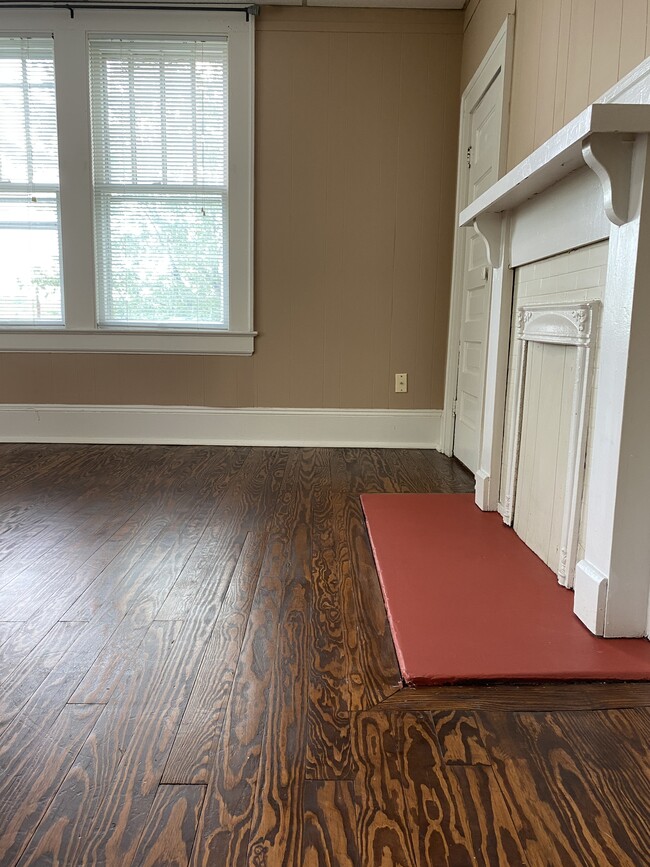 Living Room - 222 W End Blvd