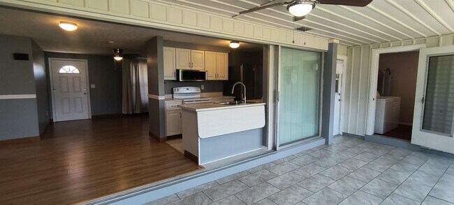Foto del edificio - 629 Riviera Ln NW