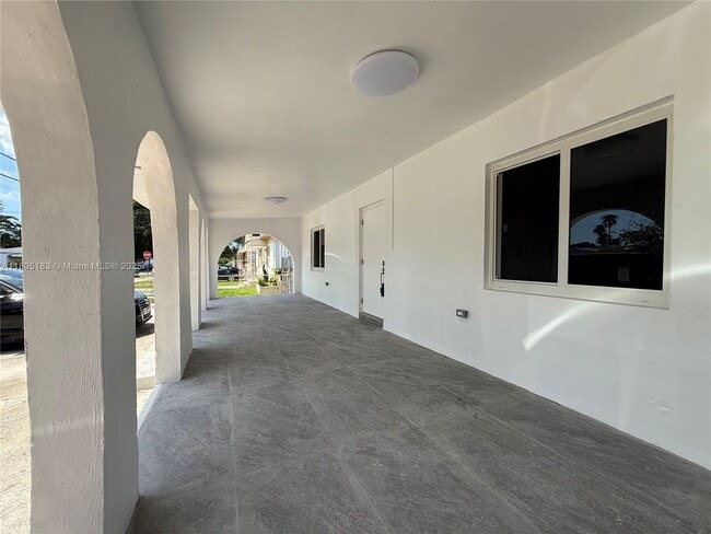 Building Photo - 228 NW 32nd Ave