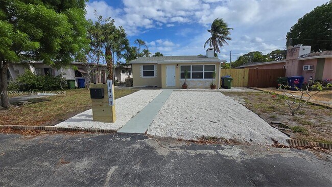 Foto del edificio - 1448 NE 24th Ct