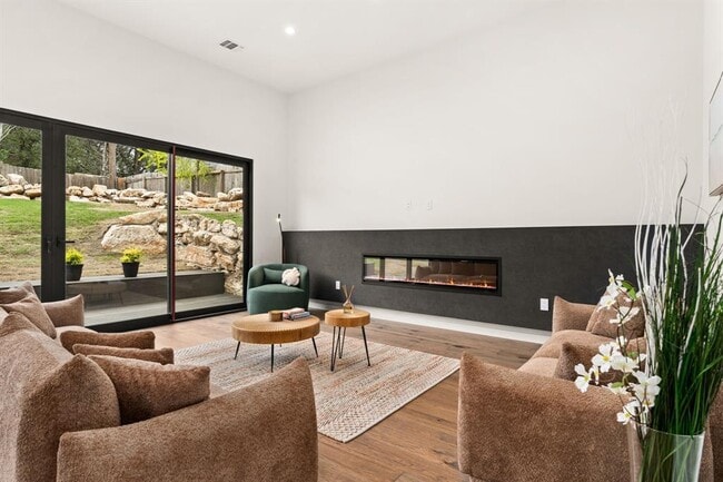 Building Photo - 14707 Little Fox Trail