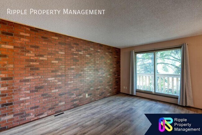 Photo du bâtiment - WONDERFUL 2 BEDS/ 2 BATHS TWO LEVEL CONDO!