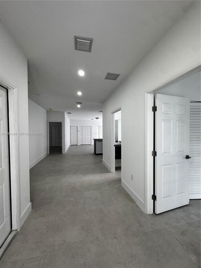 Foto del edificio - 2541 NW 9th St