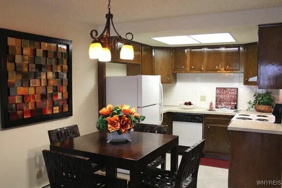 Foto del edificio - 131 Peppertree Dr