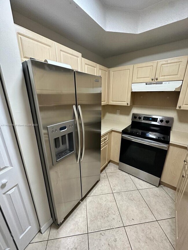 Building Photo - 2300 Coral Reef Ct