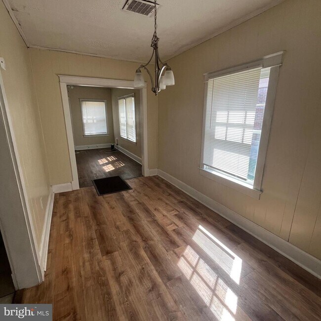 Building Photo - 609 Smithfield Ave