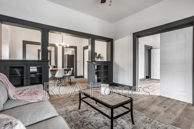 Building Photo - 4612 E New York St