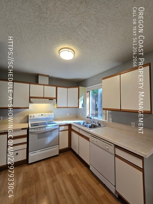 Primary Photo - 131 Ainslee Ave