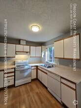 Building Photo - 131 Ainslee Ave