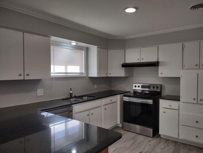 Building Photo - 2115 66th St