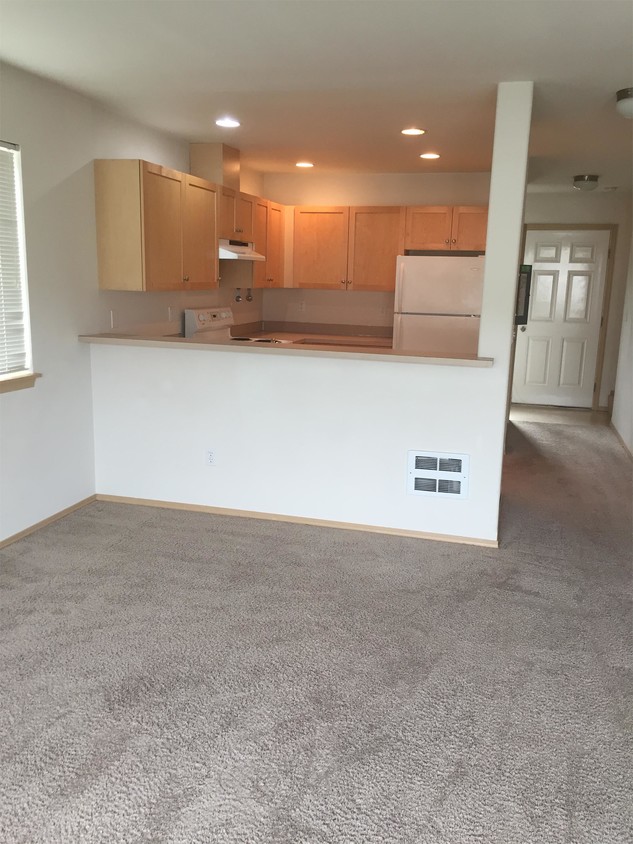 Foto principal - 1225 N Oak Harbor St