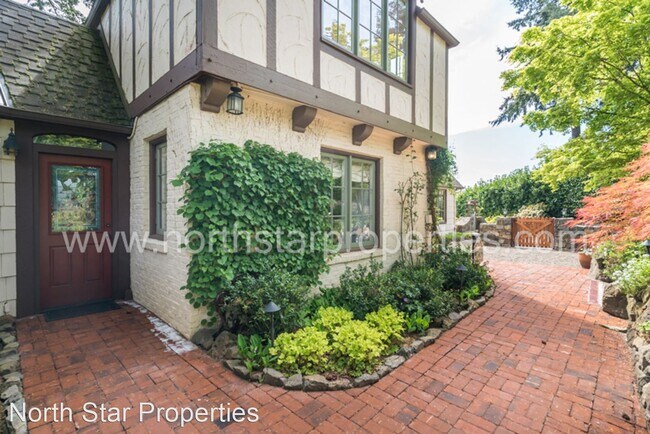 Building Photo - 3 br, 2.5 bath House - 394 SW Edgecliff Rd.