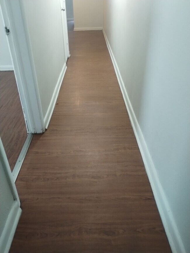 Foto del edificio - Lambert St Duplex