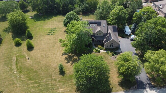 Foto del edificio - 905 Shelly Ln