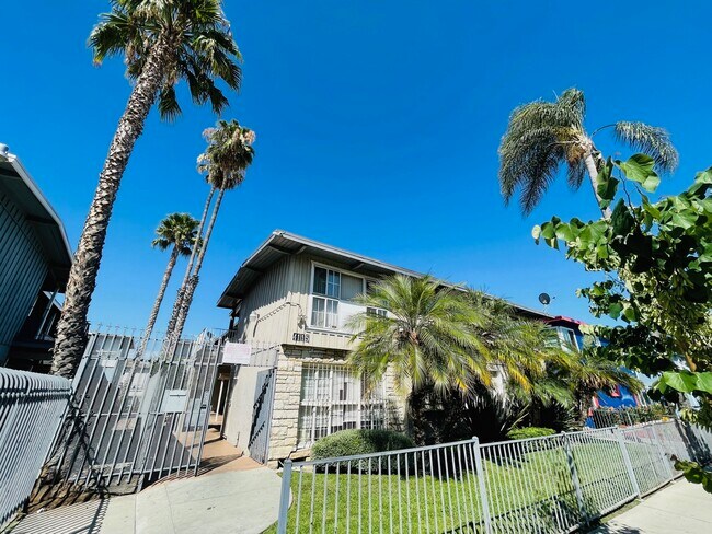 Foto del edificio - 4115 Palmwood Dr