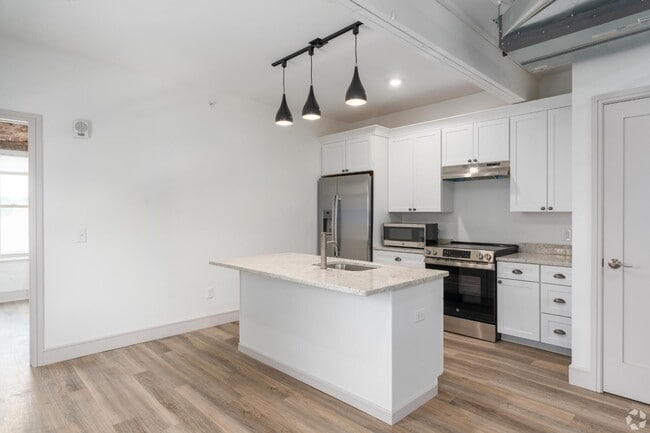 Building Photo - 103 S Main St