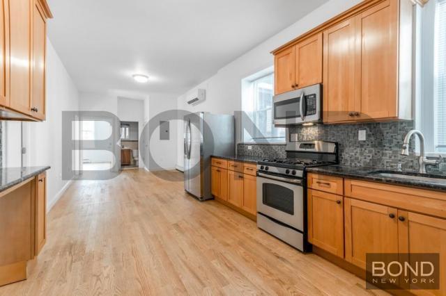 Building Photo - 3 bedroom in NEW YORK NY 10011