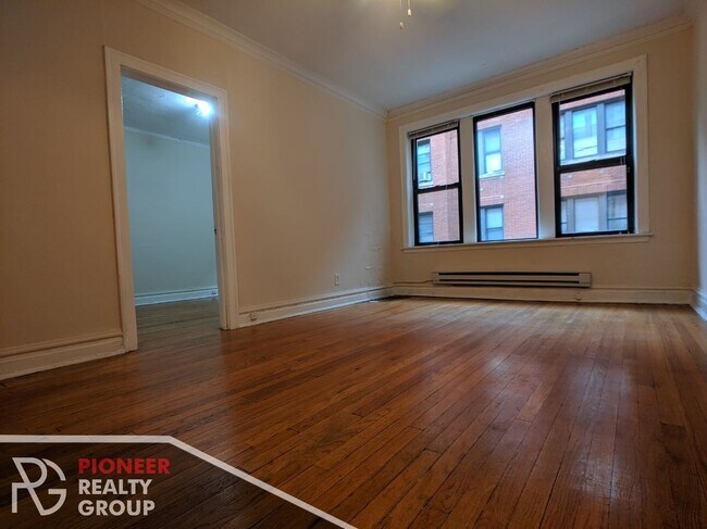 Building Photo - 3937 N Janssen Ave
