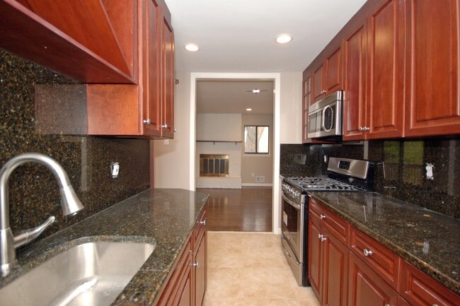 Building Photo - 56 Chelsea Way