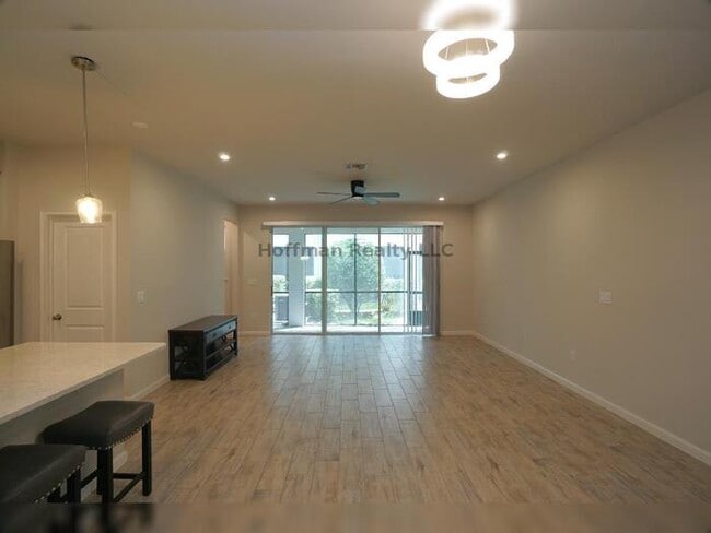 Building Photo - Modern 3BR/2.5BA Townhome with 2-Car Garag...