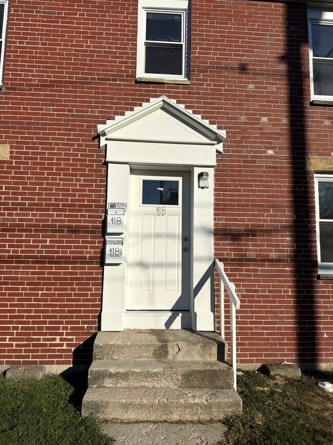 Building Photo - 418 Oak St