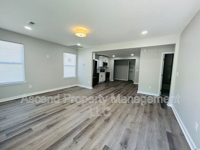 Building Photo - 3503 Wilcox Blvd