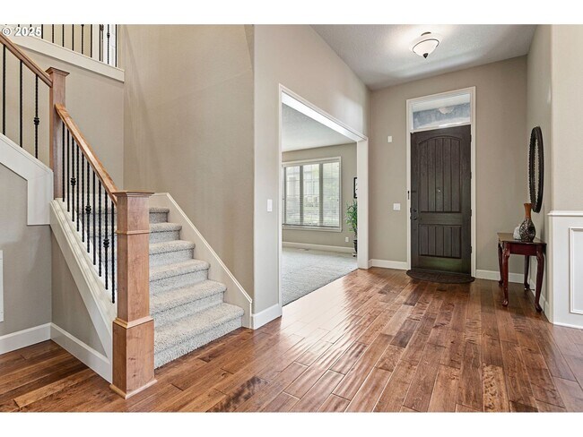 Building Photo - Beautiful 5 Bed | 3.5 Bath | Single-Family...