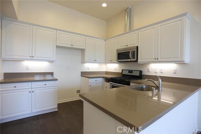Foto del edificio - 8870 Camphor Ave