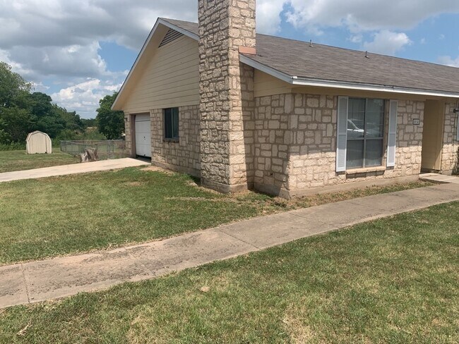 Building Photo - 313 Highland Estates Dr