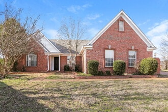 Building Photo - 6688 Ross Manor Dr