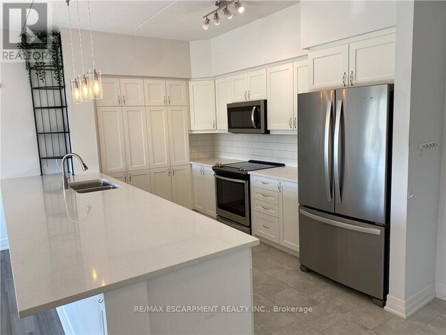 Building Photo - 39 Sister Varga Terrace