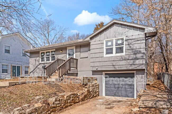 Foto del edificio - 1306 E 81st Terrace