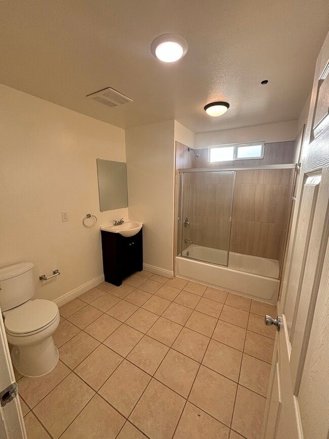 Building Photo - 1337 W 55th St