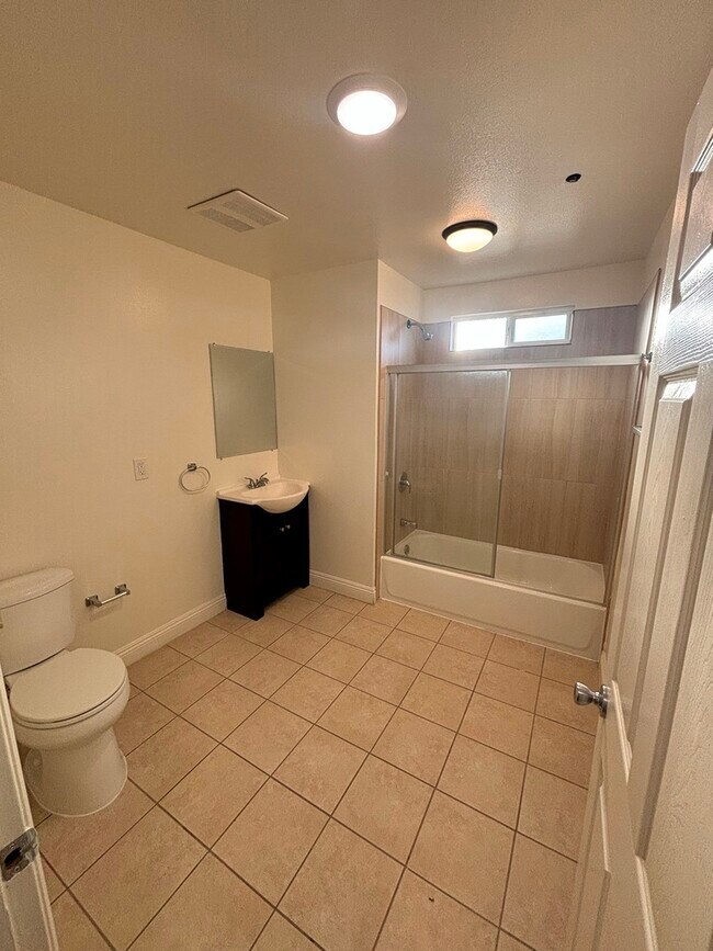 Foto del edificio - 1337 W 55th St